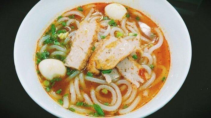 Điểm qua những quán bánh canh chả cá Nha Trang không thể bỏ qua - ALONGWALKER