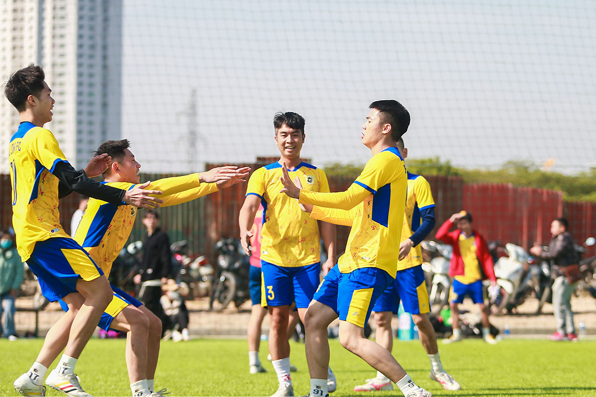 Hat-trick là gì? Tìm hiểu thuật ngữ hat-trick trong bóng đá