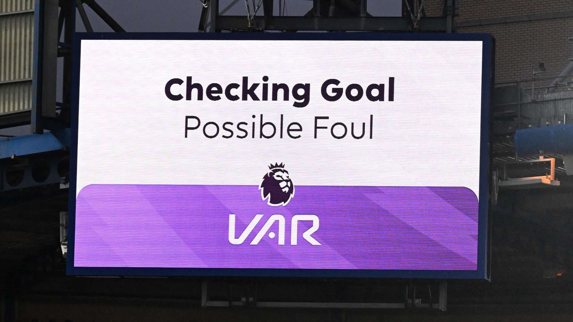 VAR là gì? VAR được sử dụng khi nào trong một trận đấu? | Goal.com Việt Nam