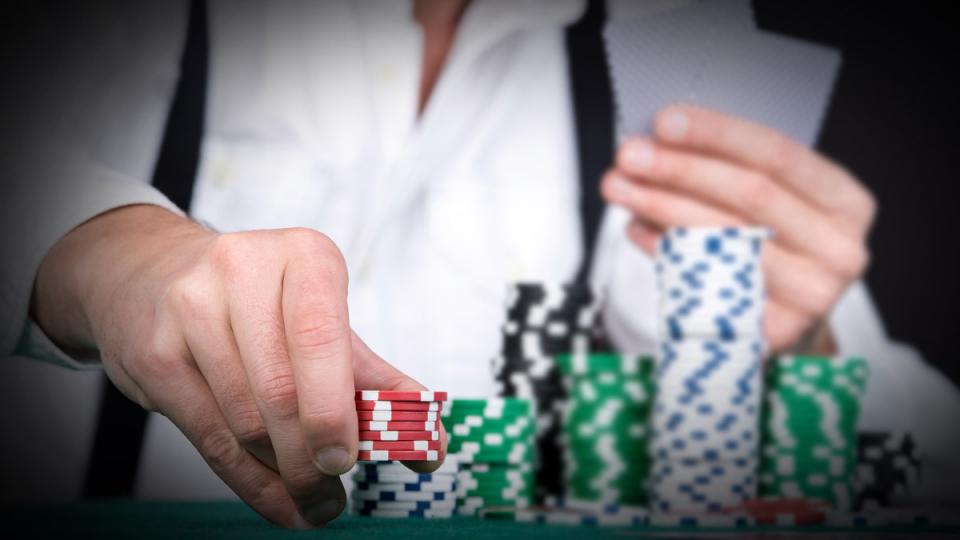 Poker ba thùng là gì? Khi nào nên áp dụng và chiến lược thích ứng tốt nhất - U Blog