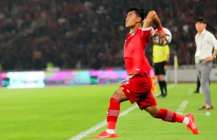 Tiết lộ quả ném biên có việt vị hay không và những điều bạn nên biết - Jun88 ⭐⭐⭐⭐⭐